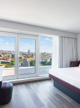 YOTEL Porto - First Class Queen Suite full view
