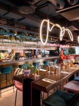 YOTEL Manchester - Motley's bar and restaurant