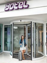 YOTEL Porto - Guest standing at the entrance