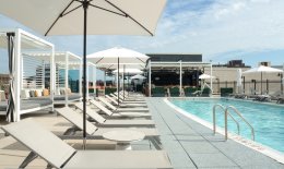 YOTEL Washington DC - Deck 11 and pool