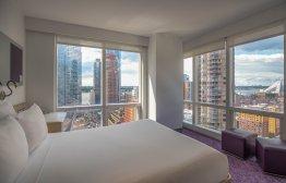 YOTEL New York - Corner Queen room - view of New York during the day