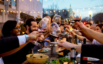 YOTEL Washington DC terrace - People raising glasses over a dinner table