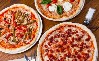 YOTELAIR food - pizzas