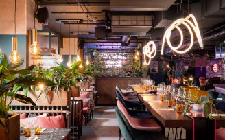 YOTEL Manchester - Motley bar and restaurant
