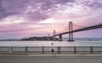 YOTEL San Francisco - Running past Golden Gate Bridge