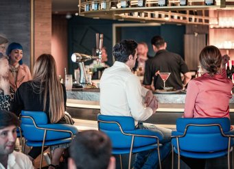 YTOEL Edinburgh Komyuniti bar