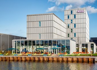 YOTEL Amsterdam - Exterior view from river