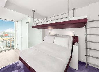 YOTEL Amsterdam - Premium Triple cabin bed view