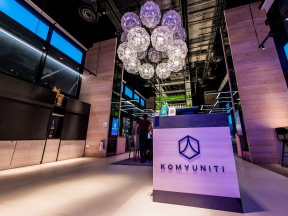YOTEL Singapore - Entrance signage to Komyuniti bar and restaurant