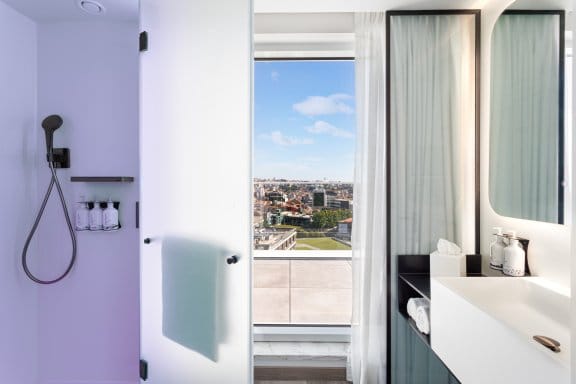 Yotel_Porto_First_Class_Queen