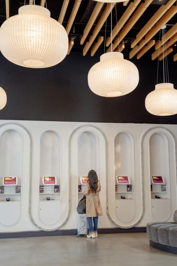 A large, airy hotel lobby