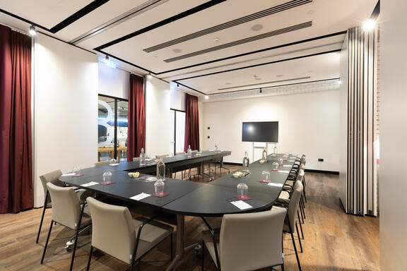 YOTEL Istanbul Landside medium sized conference meeting room