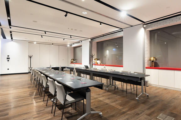 YOTEL Istanbul Landside medium sized conference meeting room