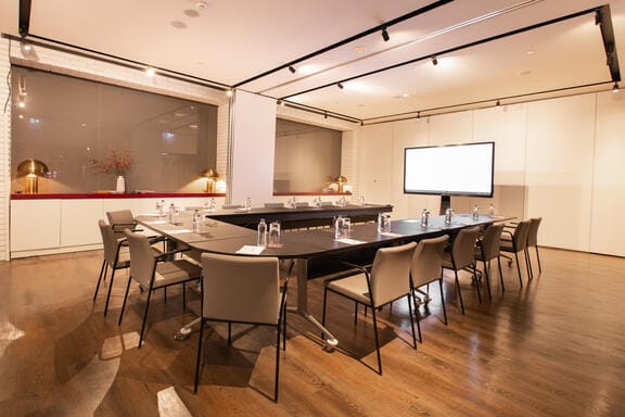 YOTEL Istanbul Landside medium sized conference meeting room