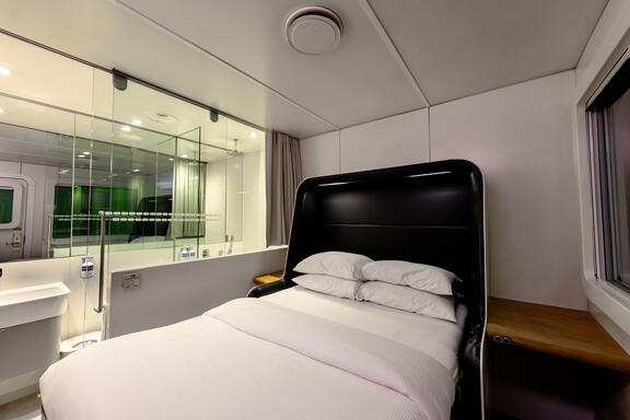 YOTEL London Gatwick Hotel double room with SmartBed