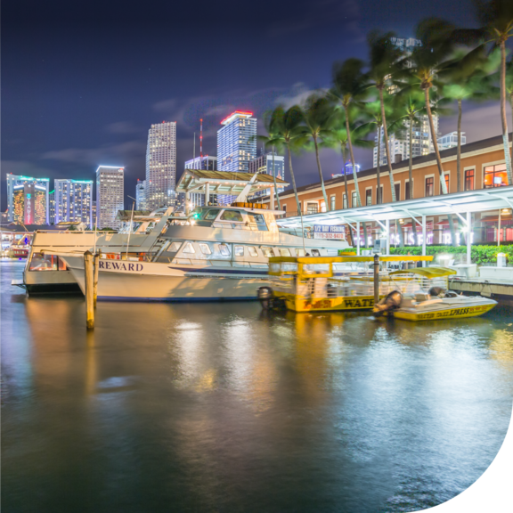 Bayside marketplace in Miami at night