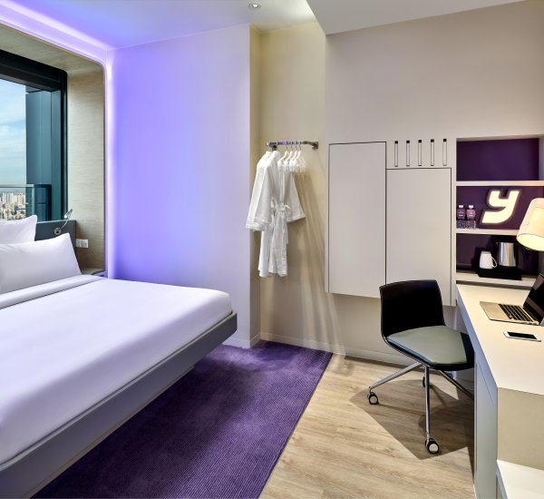 YOTEL Singapore VIP Suite Bedroom