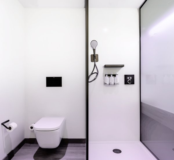 YOTEL Porto - cabin bathroom
