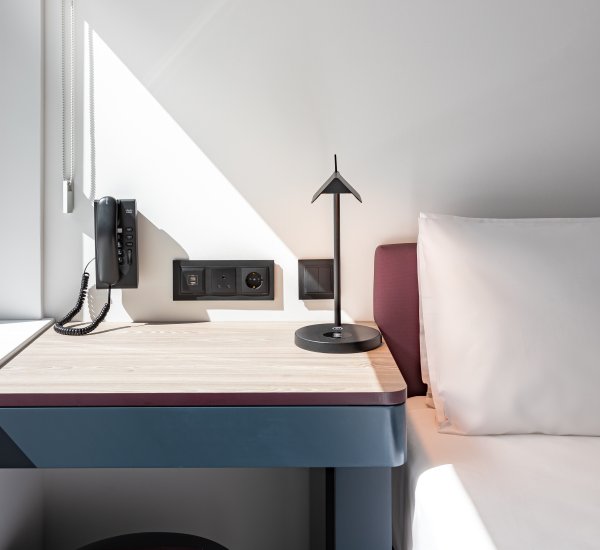 YOTEL Porto - Premium Twin desk