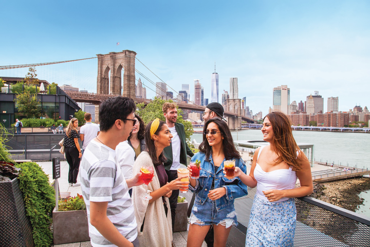 friends enjoying drinks in New York - YOTEL New York