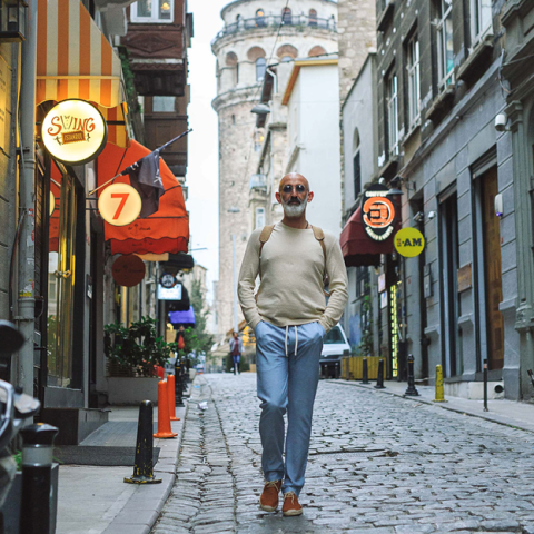 Moshe Aelyon walking around istanbul 