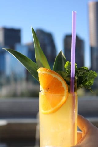 YOTEL Boston - Deck 11 cocktail