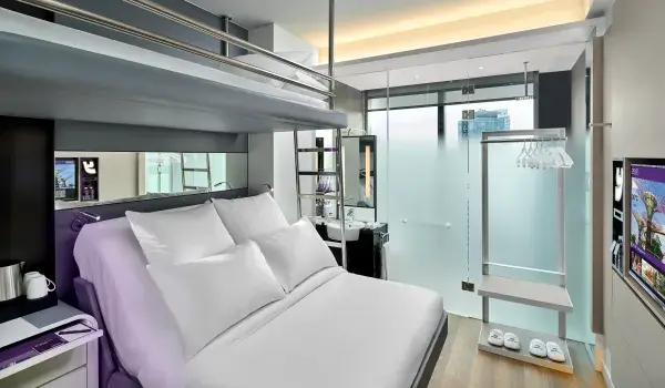 YOTEL Singapore Premium Queen with Bunk