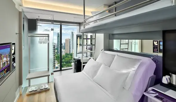 YOTEL Singapore Premium Queen View with Bunk