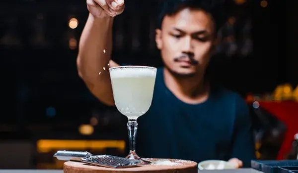 YOTEL Singapore Komyuniti cocktails