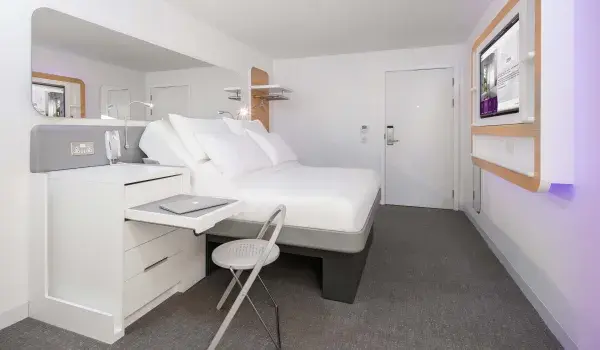 YOTEL Edinburgh Queen cabin