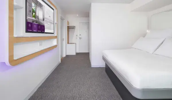 YOTEL Edinburgh VIP King Suite smartTV