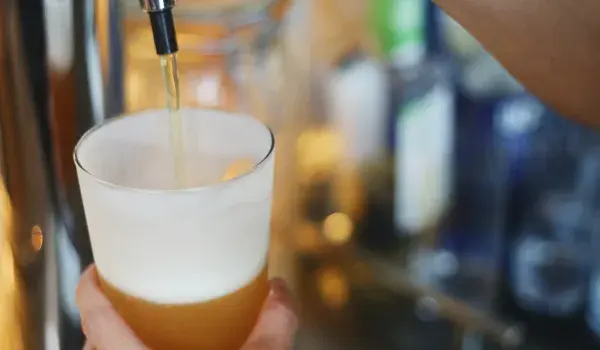 YOTEL Singapore - Beer at Komyuniti