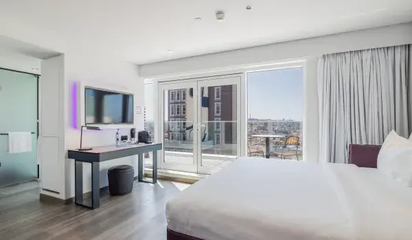 Yotel_Porto_First_Class_Suite