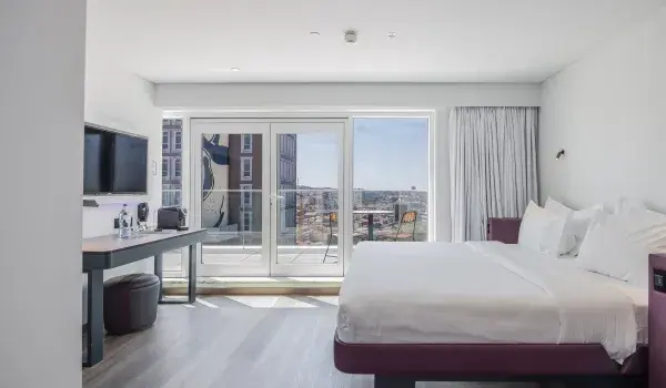 Yotel_Porto_First_Class_Suite