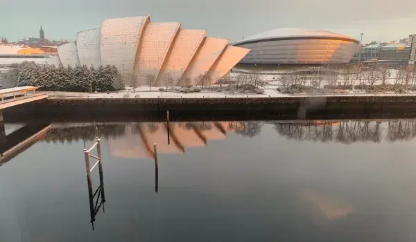 Events_venue_with_a_body_of_water_surrounding_it