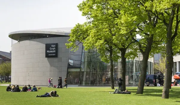 Van Gogh Museum outside 