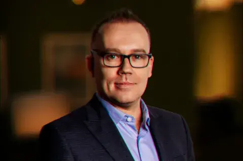 Headshot of Sven Goosen